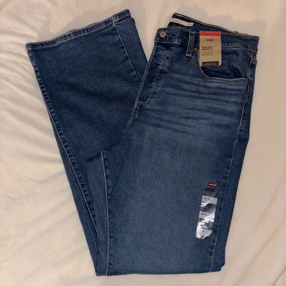 Levi’s Ribcage Bootcut Jeans - Picture 11 of 11